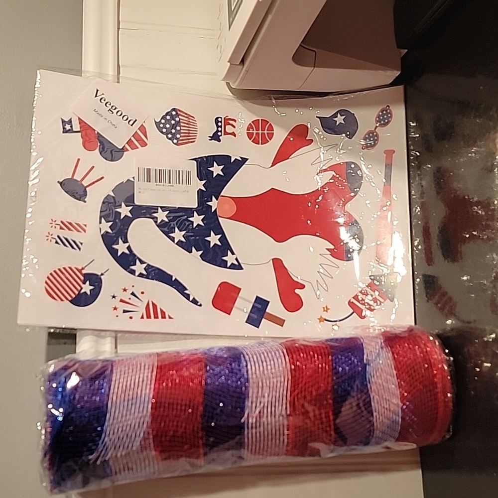 4th of July Window Clings with 30' roll of 10" tulle